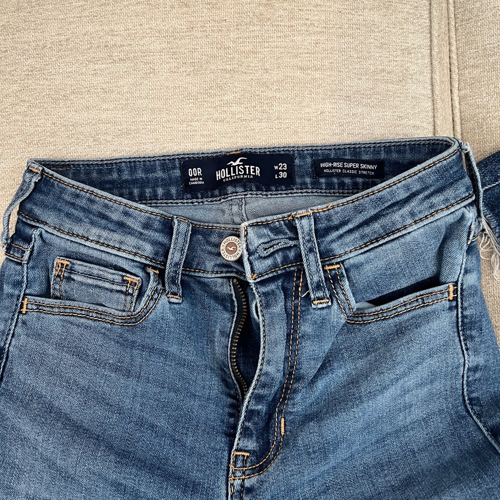 Ripped Hollister Jeans 🎃- bundle to save-